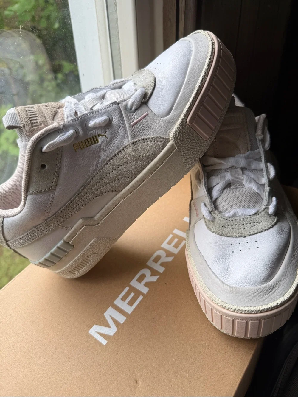 Puma Carina Sneakers – Women’s Size US 8 (EU 38.5) – White/Pink